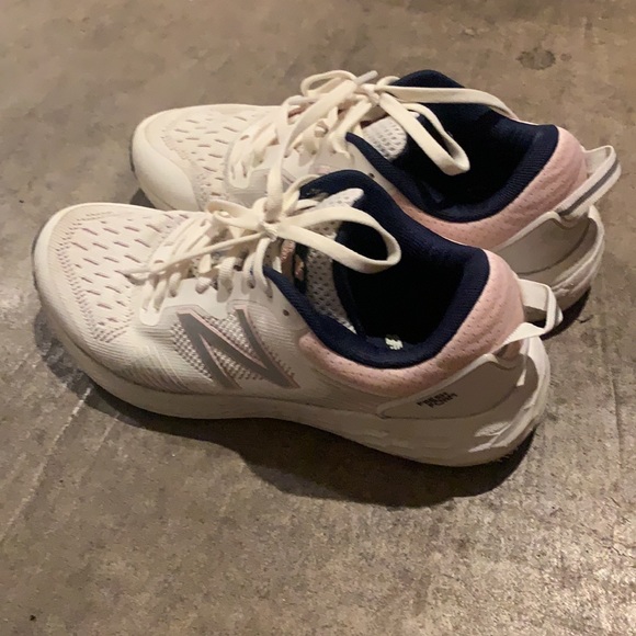 WOMENS NEW BALANCE FRESH FOAM SNEAKER - Picture 3 of 3